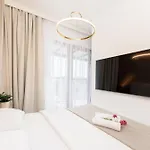 Glossy G30 Apartment Krakau