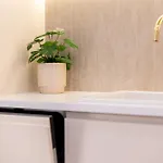 Glossy G30 Apartment